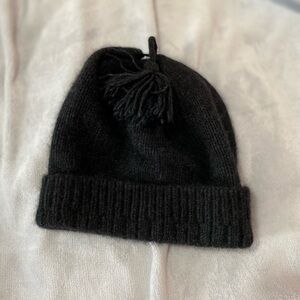 Merinomink women’s black wool/possum blend beanie